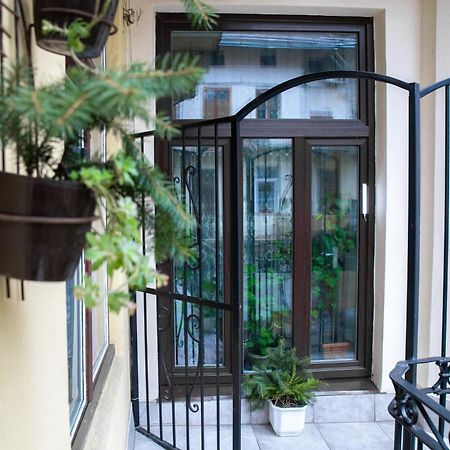 Svitla Zatyszna: Cozy Central Apartment with Balcony Near Opera Lviv Exterior photo